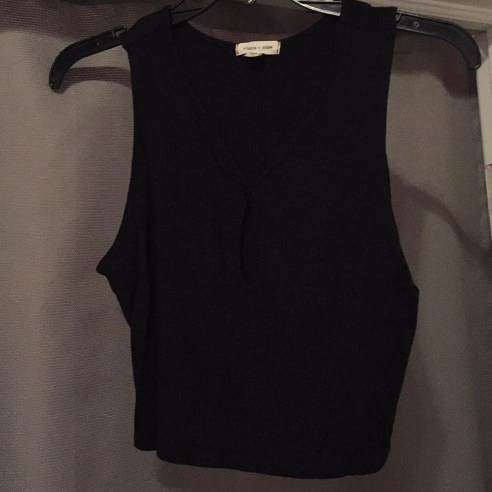 Black hole front crop top